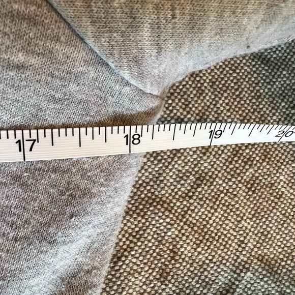 The North Face Gray Hoodie for women, size medium, EUC, winter, comfy, pockets - Picture 6 of 8